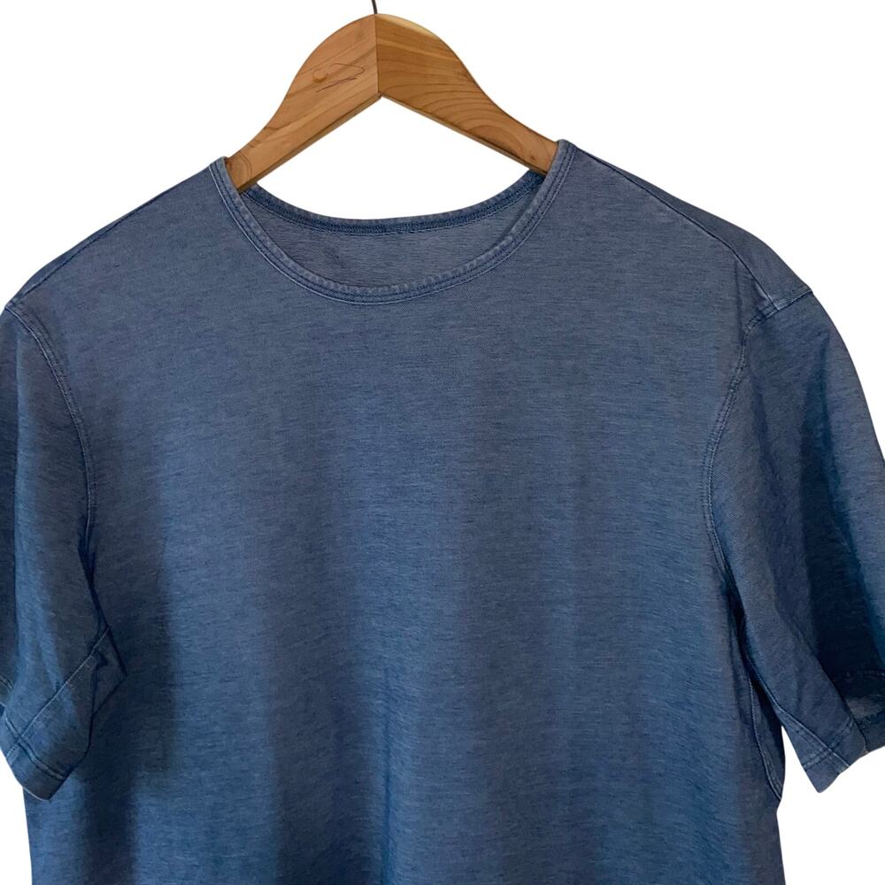 Lululemon's Men's Blue Shirt Sz M Short Sleeve Casual Comfort Activewear Stretch - Picture 2 of 5